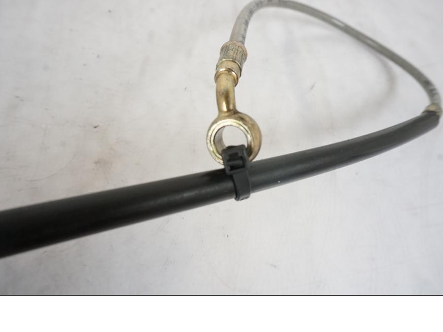 Snett uppifrån på Bromsledning från en KTM 640 SM -2005 motorcykel.