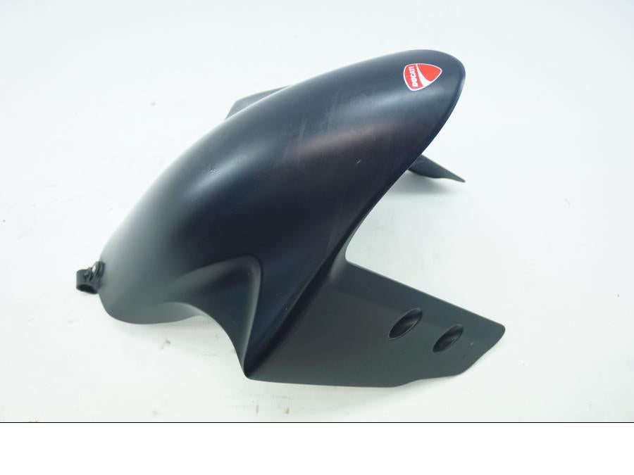 Vänster sida på Framskärm från en Ducati 899 Panigale -2015 motorcykel.