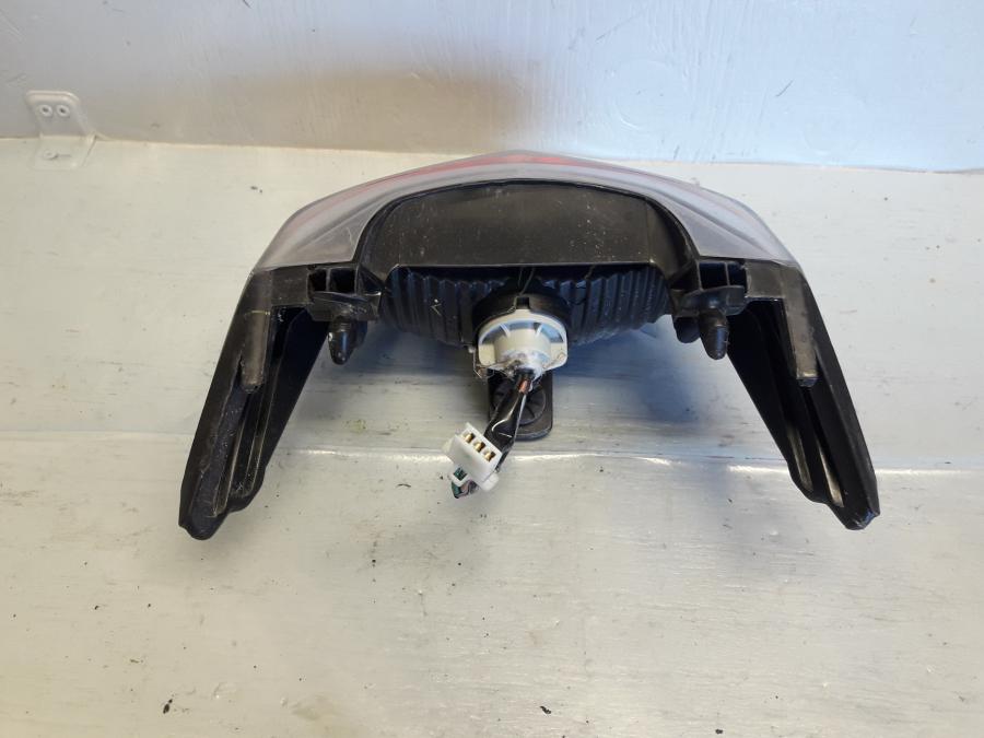 Baksidan på Baklampa från en Honda CBR 125 R -2008 motorcykel.