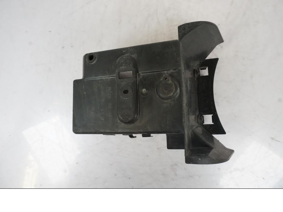 Extrabild1 på Batterihållare från en Kawasaki VN 1500 -2003 motorcykel.