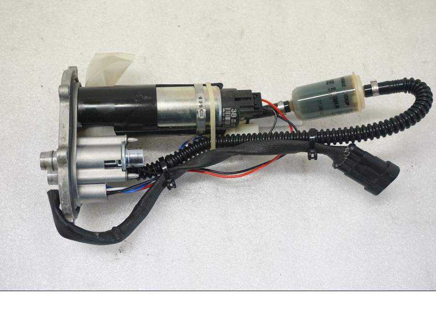 Baksidan på Bensinpump insprut från en Ducati Monster 796 -2013 motorcykel.