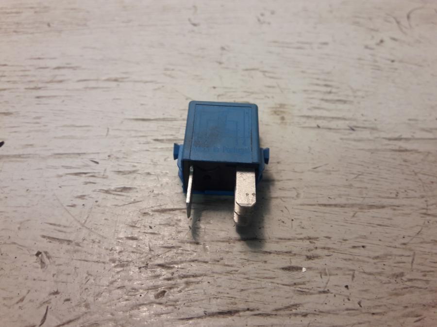 Framsidan på Relä från en BMW R 1150 R -2004 motorcykel.