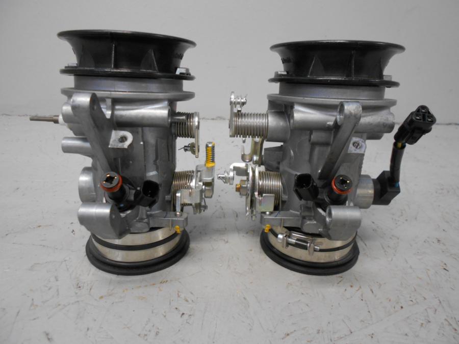 Höger sida på Spjällhus från en KTM RC8 -2013 motorcykel.