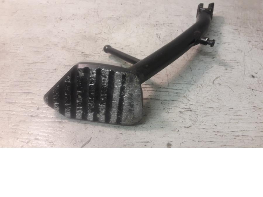 Baksidan på Sidostöd från en Honda ADV 750 -2017 motorcykel.