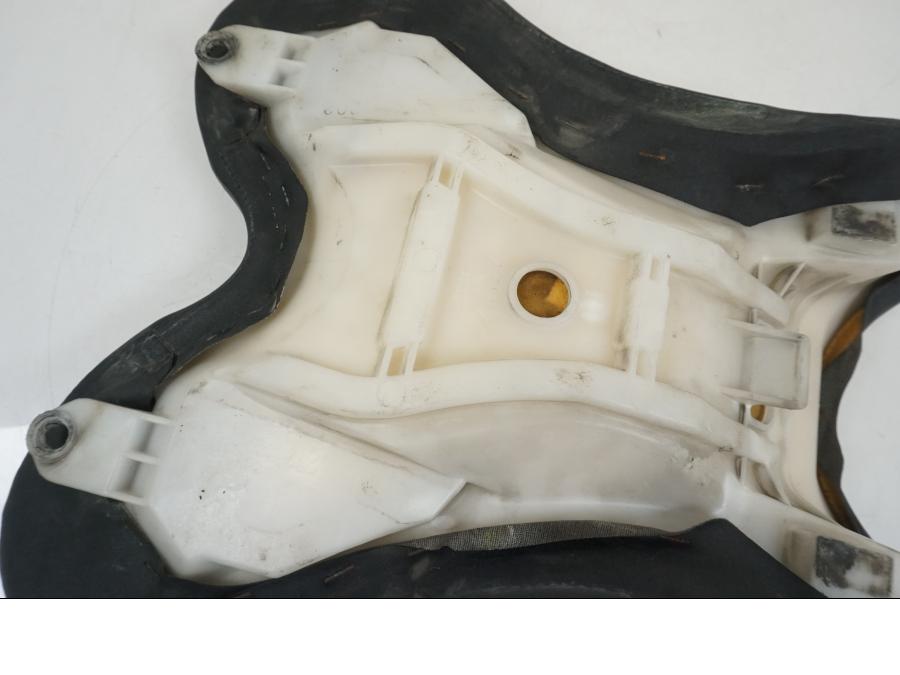 Extrabild2 på Sadel från en Yamaha YZF 1000 R1 -2006 motorcykel.