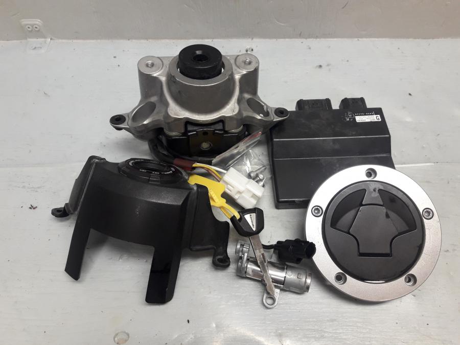 Framsidan på Låssats från en Kawasaki Z 1000 -2013 motorcykel.