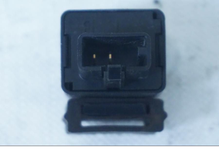 Baksidan på Blinkersrelä från en Kawasaki Ninja 650 -2018 motorcykel.