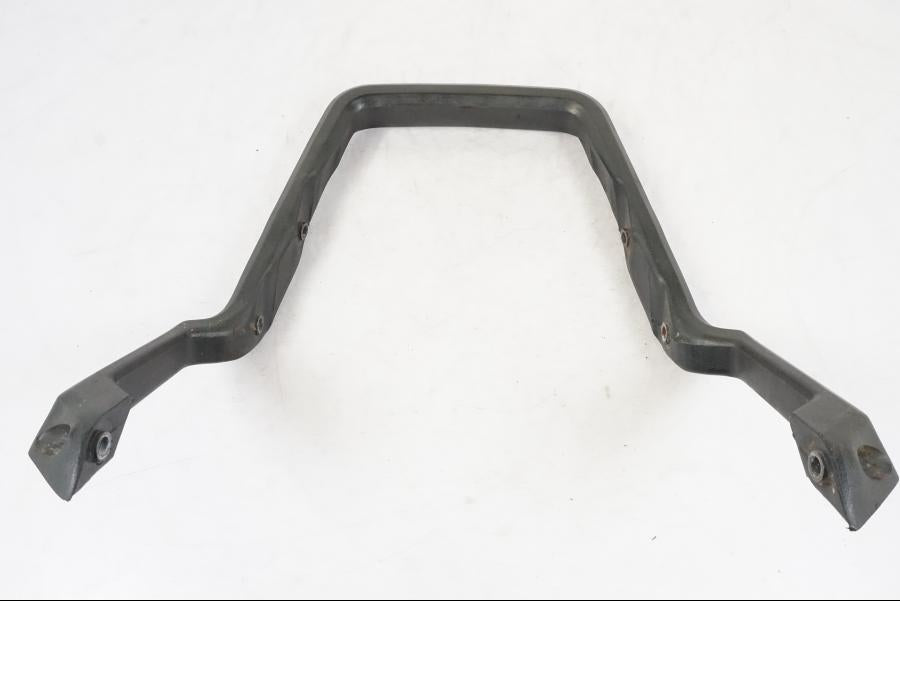 Snett nerifrån på Passagerarhandtag från en Suzuki GSX 550 EF -1985 motorcykel.