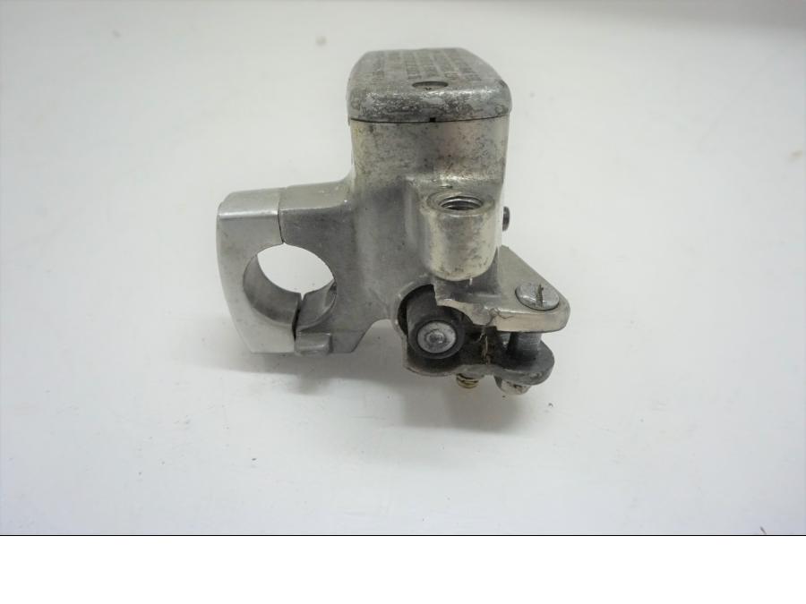 Höger sida på Bromshuvudcylinder från en Yamaha XVZ 1300 -1997 motorcykel.