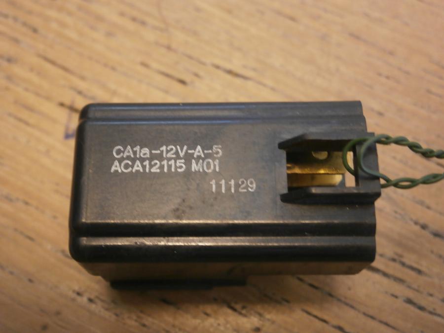 Framsidan på Relä från en Suzuki VL 1500 -2002 motorcykel.