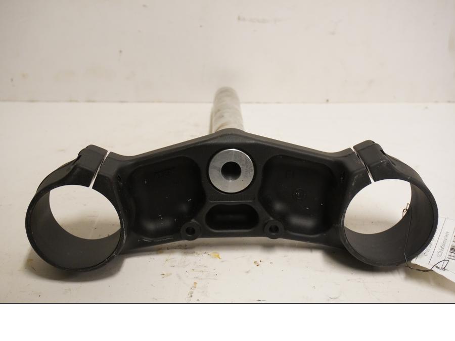 Baksidan på Gaffelkrona från en KTM 990 Super Duke -2012 motorcykel.