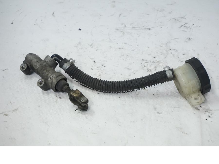 Vänster sida på Bromshuvudcylinder från en Kawasaki VN 1500 -1996 motorcykel.