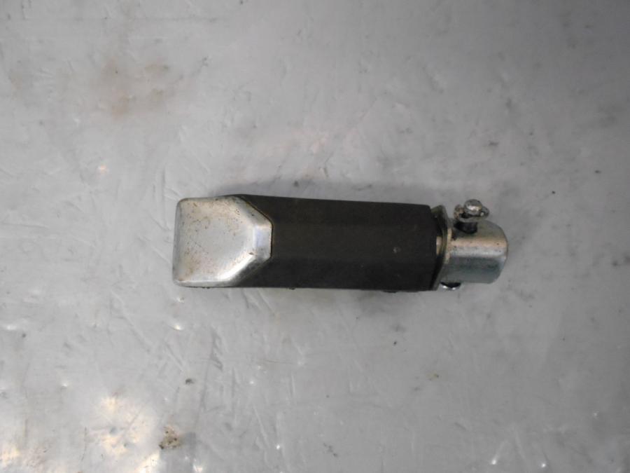 Baksidan på Fotpinne från en Yamaha YS 125 -2017 motorcykel.