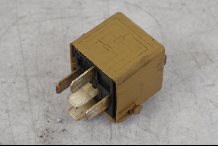 Höger sida på Relä från en BMW R 1100 GS -1998 motorcykel.