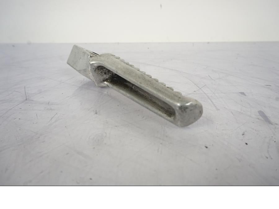 Snett nerifrån på Fotpinne från en Honda VFR 750 -1994 motorcykel.