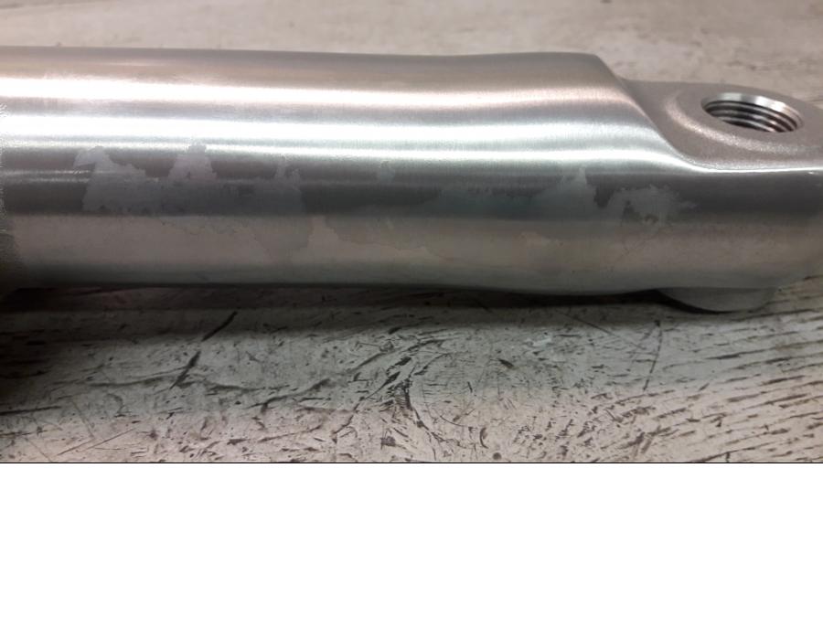 Höger sida på Gaffelben från en H-D Fat Boy -2020 motorcykel.