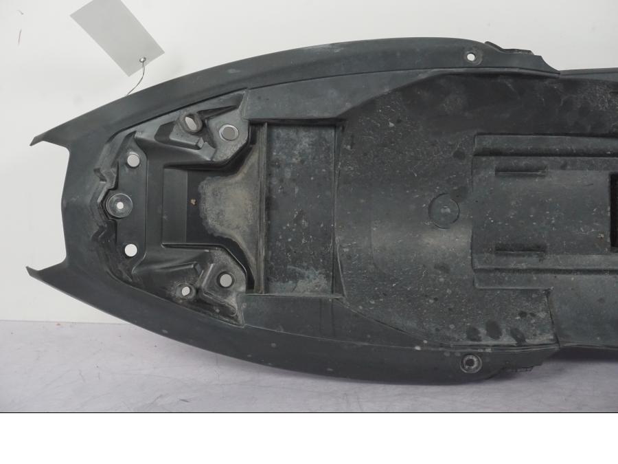 Extrabild4 på Undertail från en Suzuki GSF 1250 -2010 motorcykel.