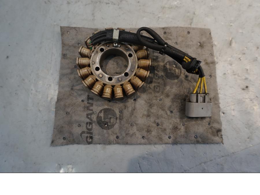 Framsidan på Generator från en Ducati Diavel -2015 motorcykel.