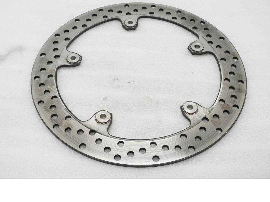 Baksidan på Bromsskiva från en BMW F 800 R -2011 motorcykel.