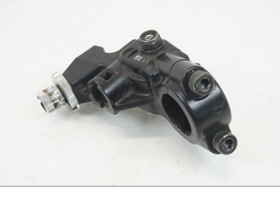 Snett uppifrån på Kopplingsklo från en Triumph TT 600 -2002 motorcykel.