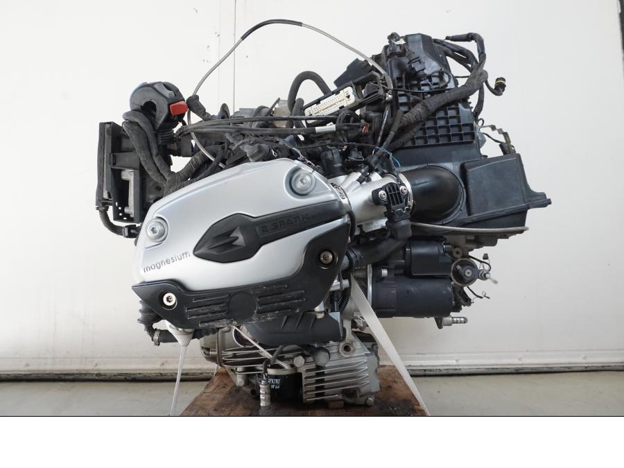 Framsidan på Motorpaket från en BMW R 1200 R -2007 motorcykel.