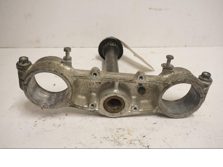 Baksidan på Gaffelkrona från en Kawasaki KLX 650 -1993 motorcykel.