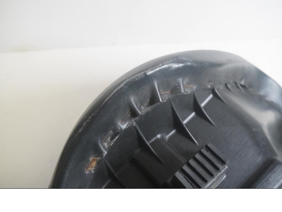 Snett uppifrån på Sadel från en Suzuki VL 800 -2001 motorcykel.