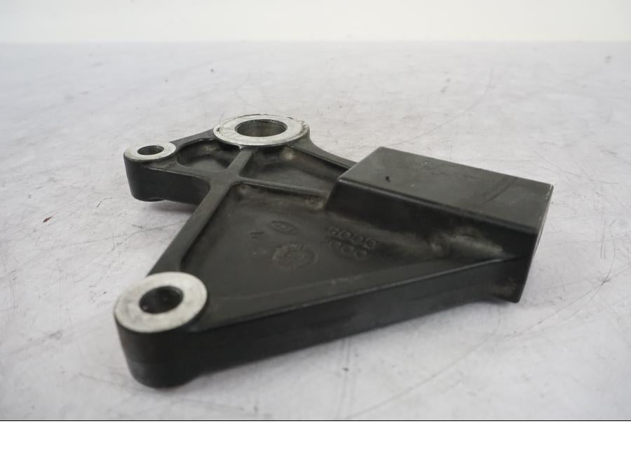 Snett nerifrån på Bromsoksfäste från en Kawasaki ER-6N -2008 motorcykel.