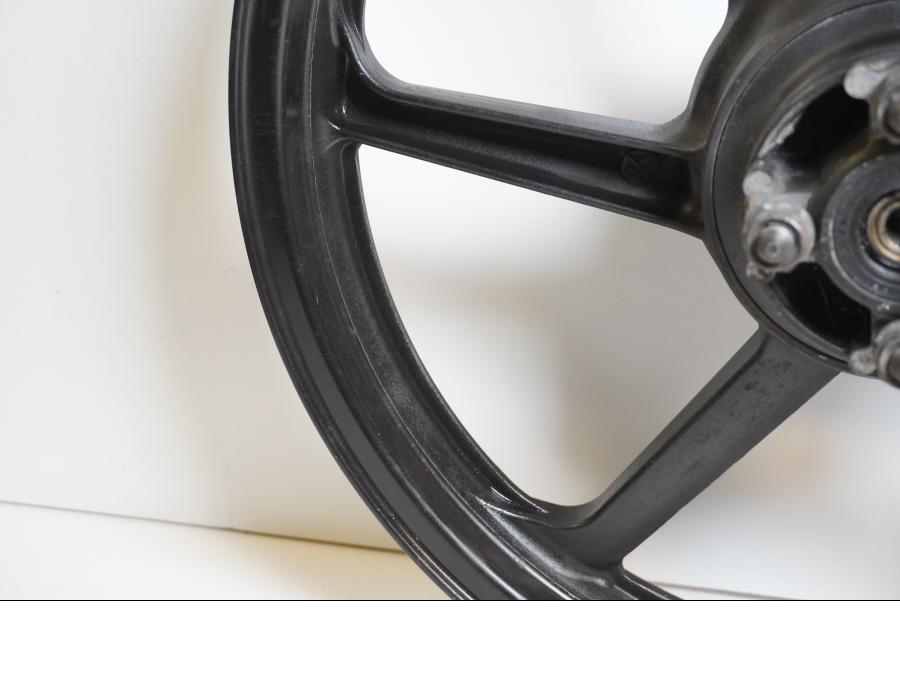 Extrabild6 på Fälg från en Honda CBR 125 R -2008 motorcykel.