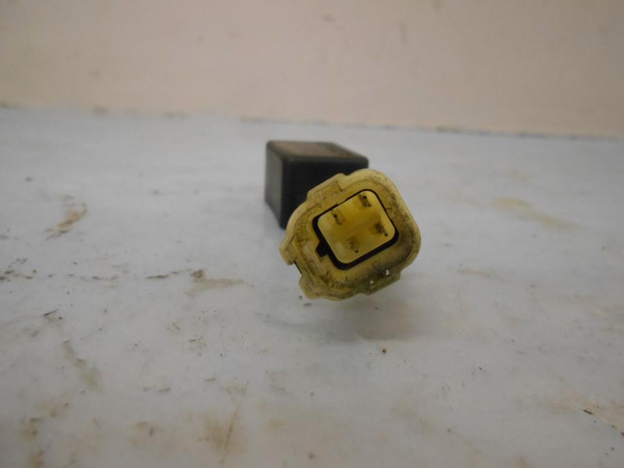 Höger sida på Relä från en Kawasaki VN 1600 Mean Streak -2007 motorcykel.