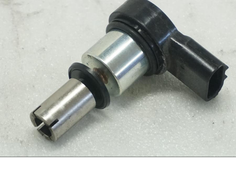 Framsidan på Tomgångsventil från en Honda CBR 500 R -2013 motorcykel.