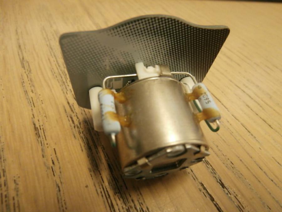 Baksidan på Bensinmätare från en Suzuki GSX 750 -2002 motorcykel.