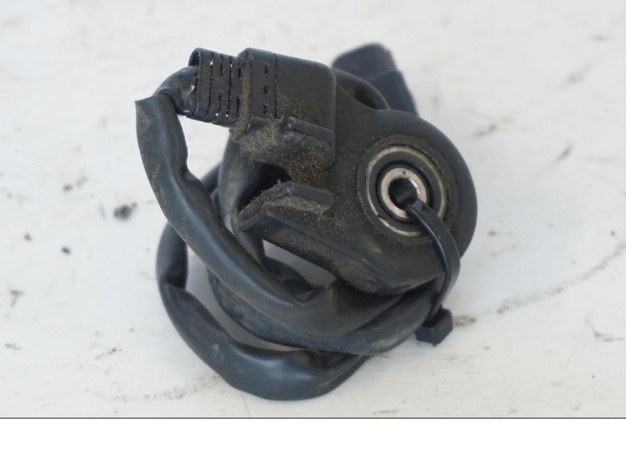 Snett nerifrÄn pÄ Sidostödsbrytare frÄn en Honda SH 300 A -2011 scooter.