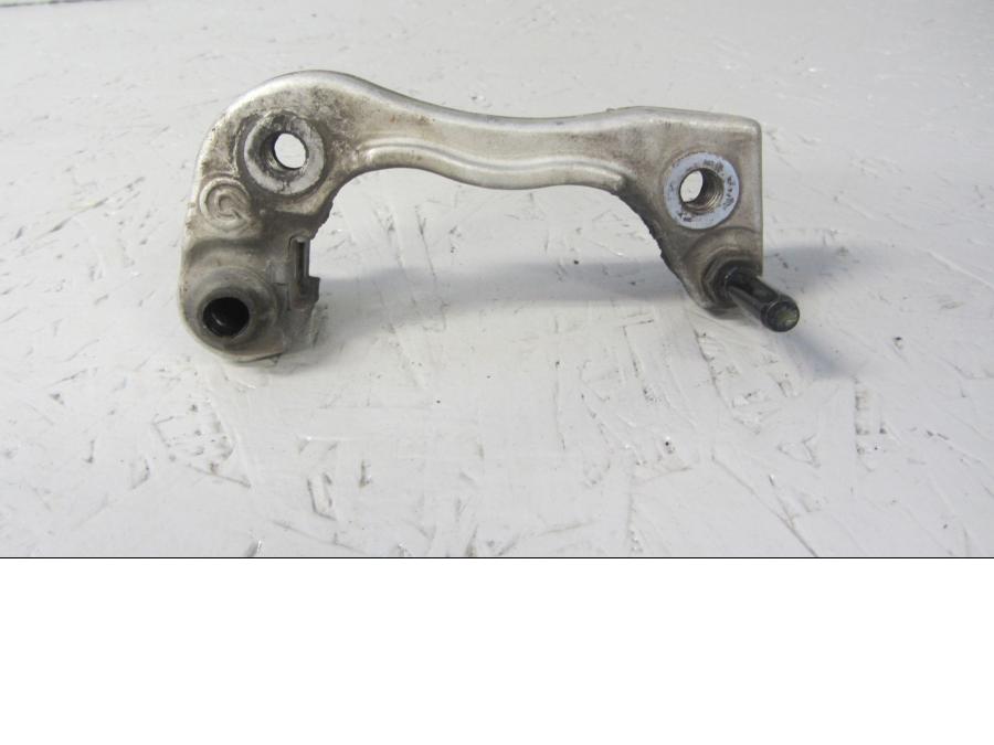 Framsidan på Bromsoksfäste från en BMW R 1150 RT -2003 motorcykel.