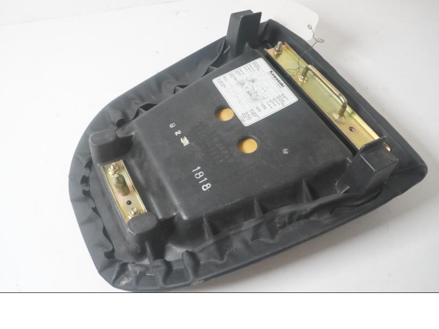 Höger sida pÄ Sadel frÄn en Kawasaki ZX-9R -1994 motorcykel.