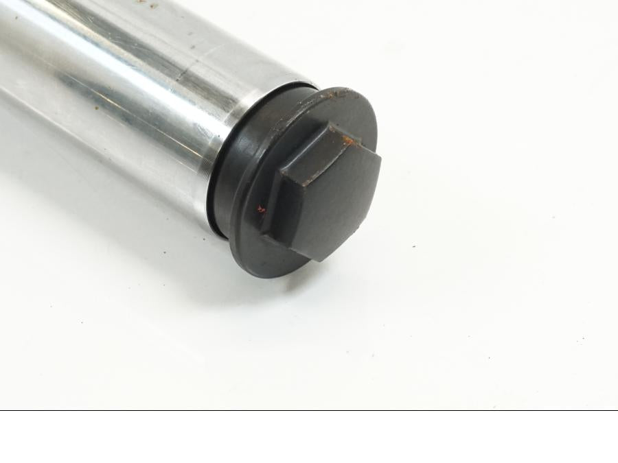 Snett uppifrån på Gaffelben från en Suzuki VL 1500 -1999 motorcykel.