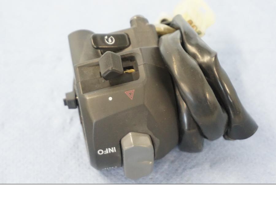 Extrabild1 på Styrelreglage från en Yamaha X-Max 250 -2016 scooter.