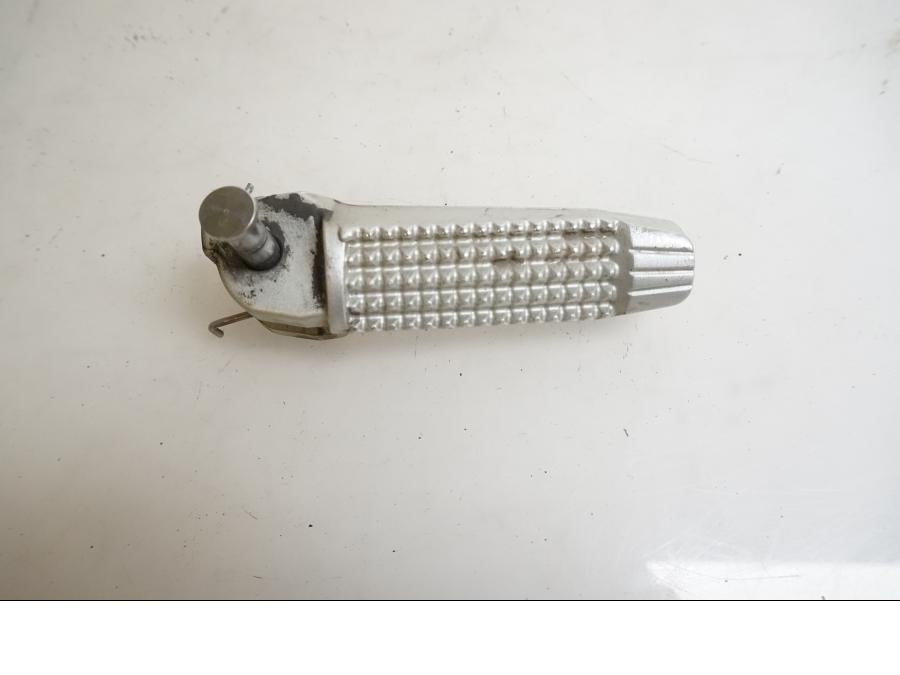 Höger sida på Fotpinne från en BMW K 1200 S -2007 motorcykel.