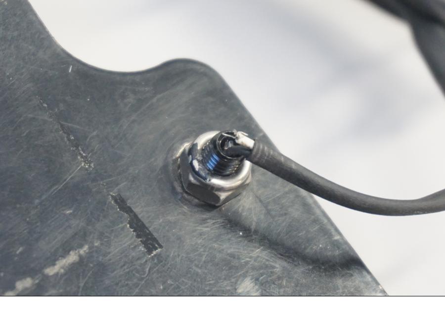 Snett uppifrån på Skylthållare från en Yamaha XVS 1100 -2000 motorcykel.