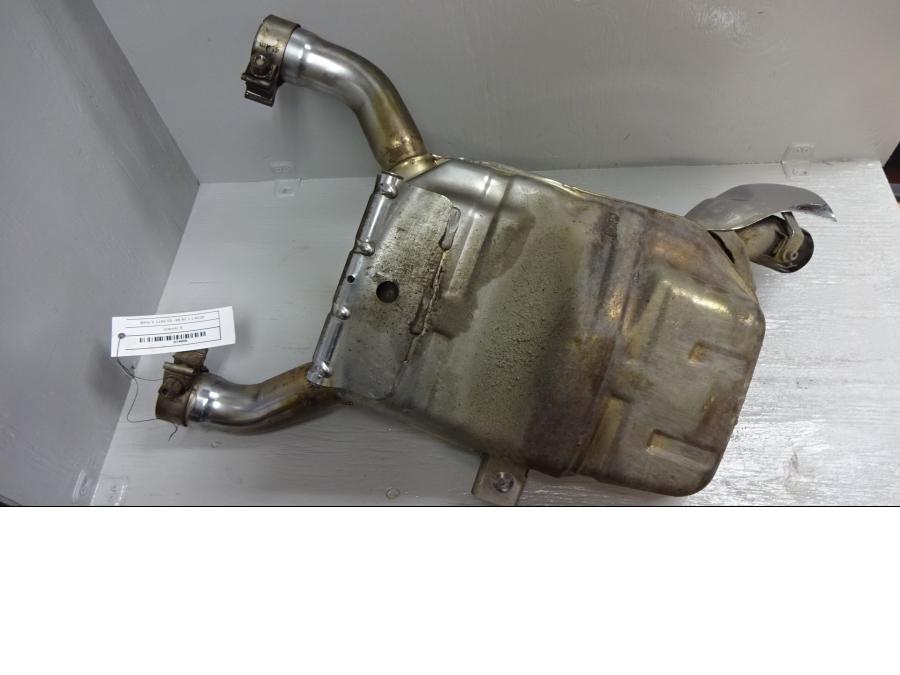 Baksidan på Mellanburk från en BMW R 1150 GS -1999 motorcykel.