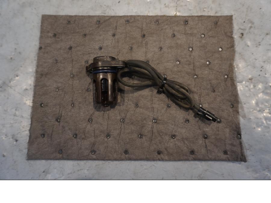 Framsidan på Oljenivågivare från en Yamaha XT 1200 Z -2011 motorcykel.