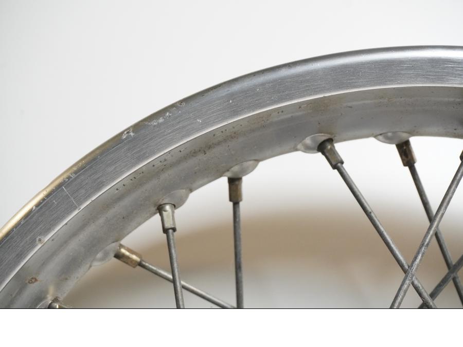 Extrabild6 på Fälg från en Honda NX 250 -1990 motorcykel.