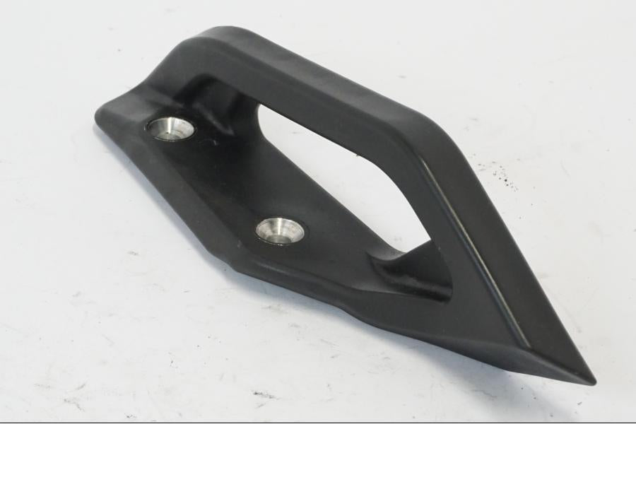 Extrabild2 på Passagerarhandtag från en KTM 690 Duke -2016 motorcykel.