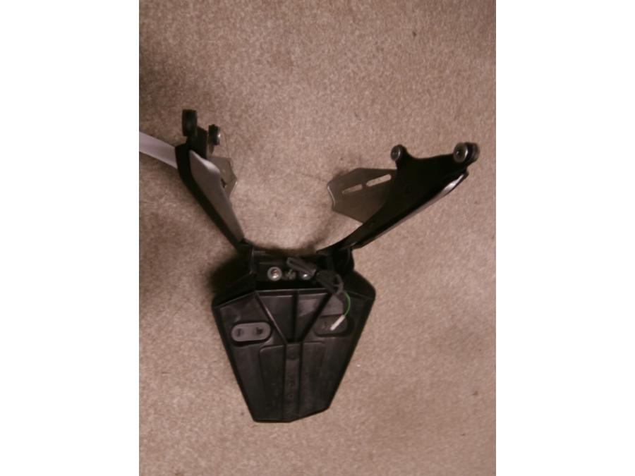 Vänster sida på Skylthållare från en Honda CBR 600 RR -2003 motorcykel.