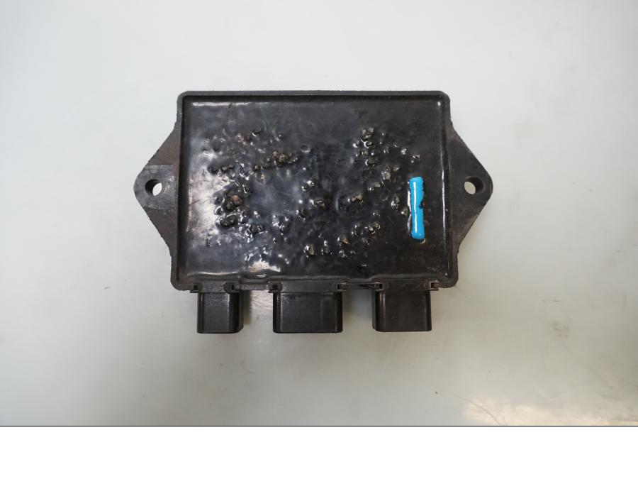 Baksidan på CDI / ECU från en Suzuki XF 650 -1998 motorcykel.