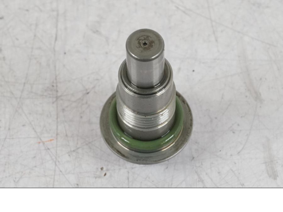 Höger sida på Kamkedjesträckare från en BMW R 1250 GS -2023 motorcykel.