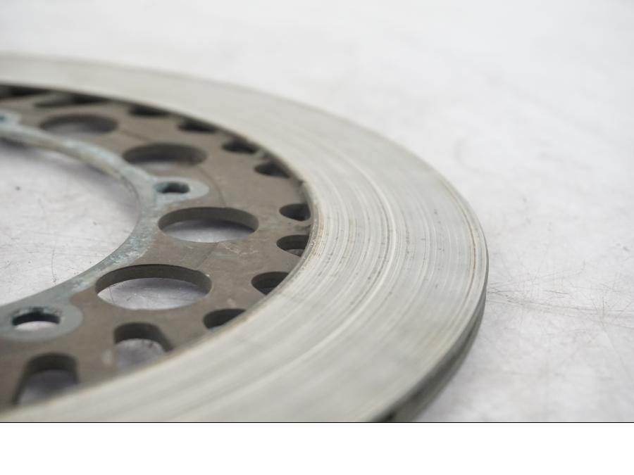 Vänster sida på Bromsskiva från en Yamaha FJ 1200 -1986 motorcykel.