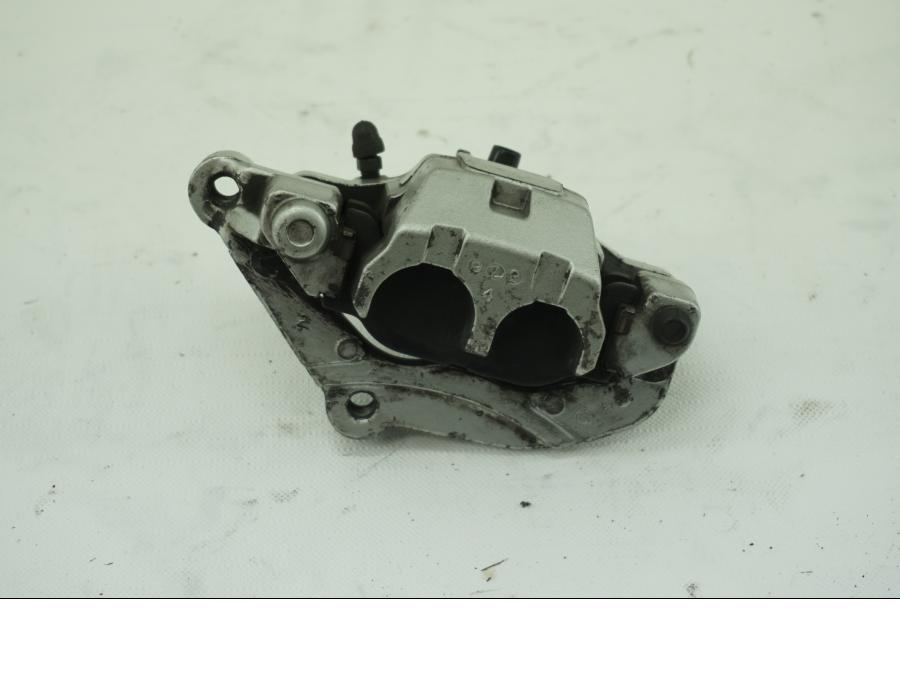 Baksidan på Bromsok från en Yamaha XVS 1100 -2000 motorcykel.