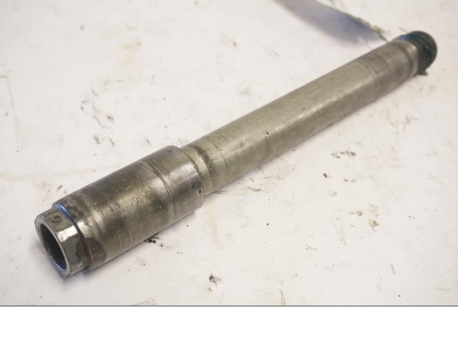 Framsidan på Axel från en Suzuki GSX-R 750 -1996 motorcykel.