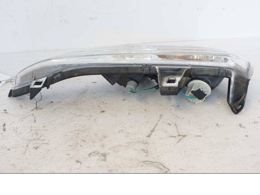 Snett nerifrån på Blinkers från en Honda SH 300 A -2011 scooter.